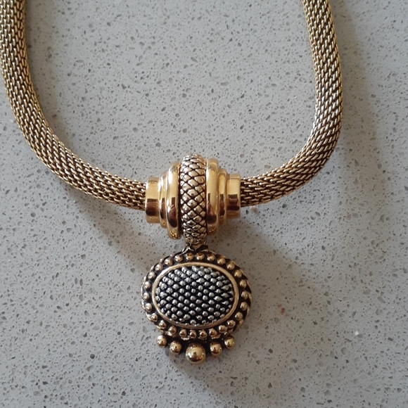 Gold Tone - Pendant Style Necklace - Picture 2 of 5